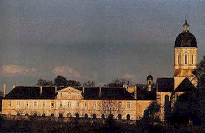 MONfascade3.jpg (20304 bytes)