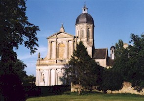 MONfascadeWest.jpg (22181 bytes)