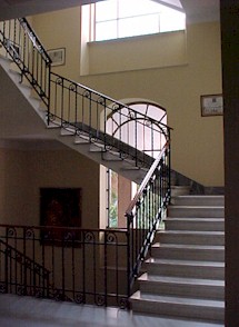 Curia09.jpg (21074 bytes)
