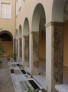 Curia11.jpg (20209 bytes)